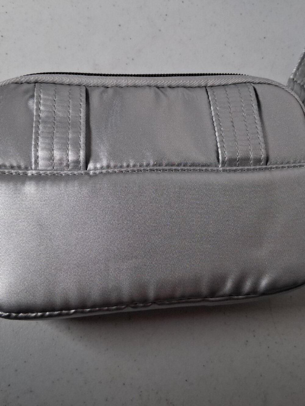 LUG Purse Coupe SE Quiled Metallic Silver Small Crossbody Bag Zipper 7" - Picture 5 of 16